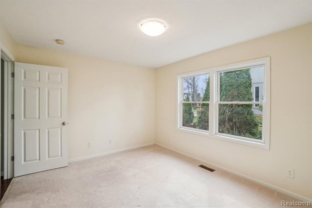 5001 GROVER Drive, Brighton, MI 48116 — Photo 18