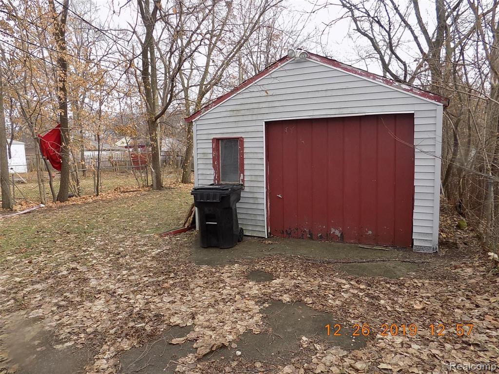 18708 SHAFTSBURY Avenue - Photo 2