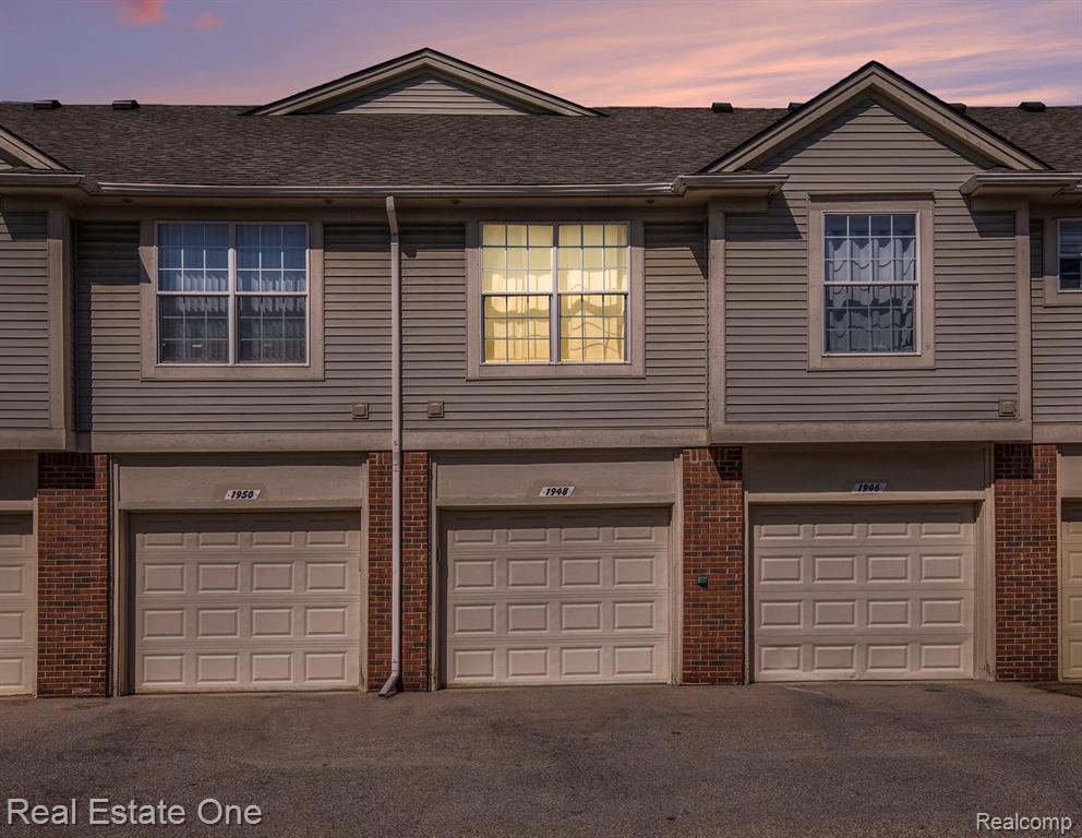 1948 FLAGSTONE Circle, Rochester, MI 48307 — Photo 4