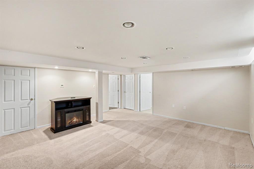 8532 Alwardt Drive, Sterling Heights, MI 48313 — Photo 20