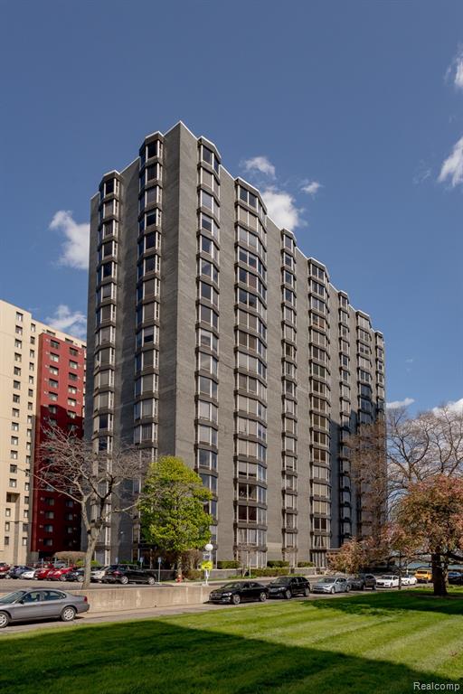 8200 E Jefferson, 503, Detroit, MI 48214