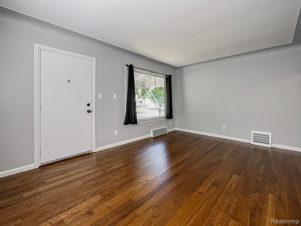 4205 Syracuse Street, Dearborn Heights, MI 48125 — Photo 6
