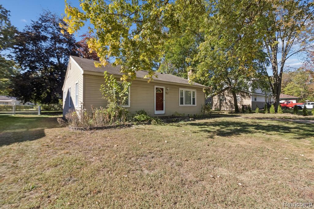 639 N Harvey Street, Westland, MI — Photo 2