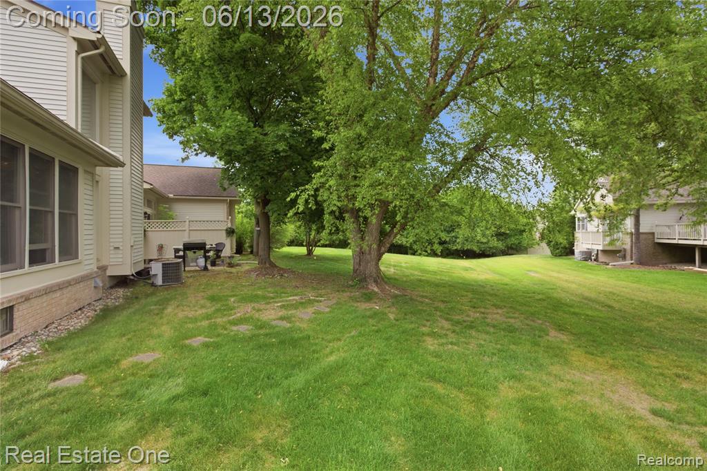 6011 Simsbury Court, 12, West Bloomfield, MI — Photo 38