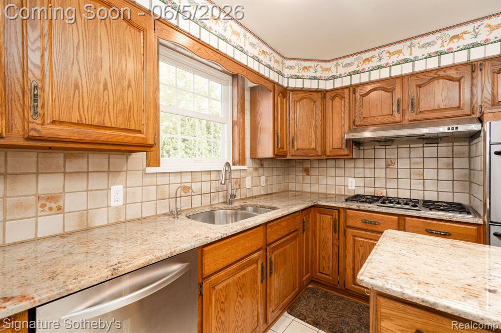 274 Hillcrest Avenue, Grosse Pointe, MI 48236 — Photo 15
