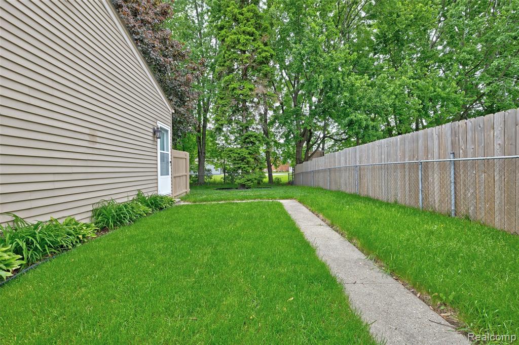 42428 Greenbrier Lane, Clinton Twp, MI 48038 — Photo 47