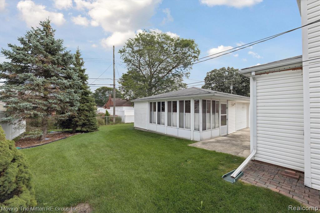 6484 Huntleigh Street, Garden City, MI — Photo 40