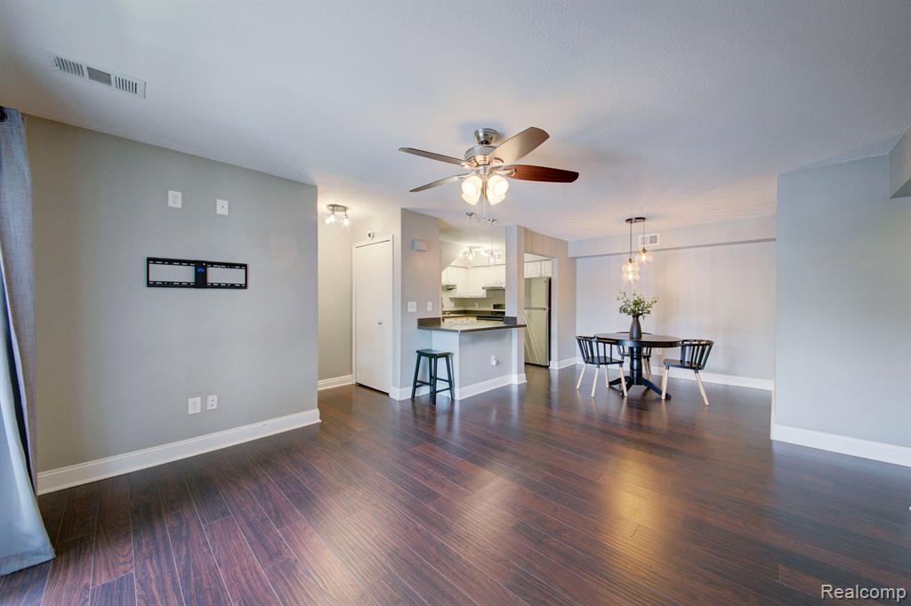 252 PINEWOOD Drive, Plymouth, MI 48170 — Photo 4