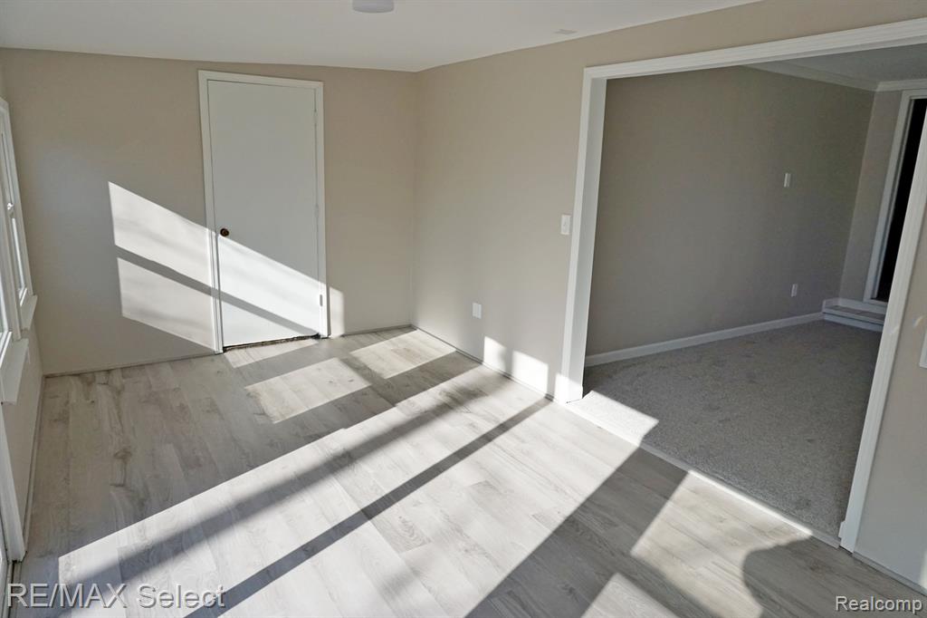 570 SHOREVIEW Drive, Waterford, MI 48328 — Photo 21