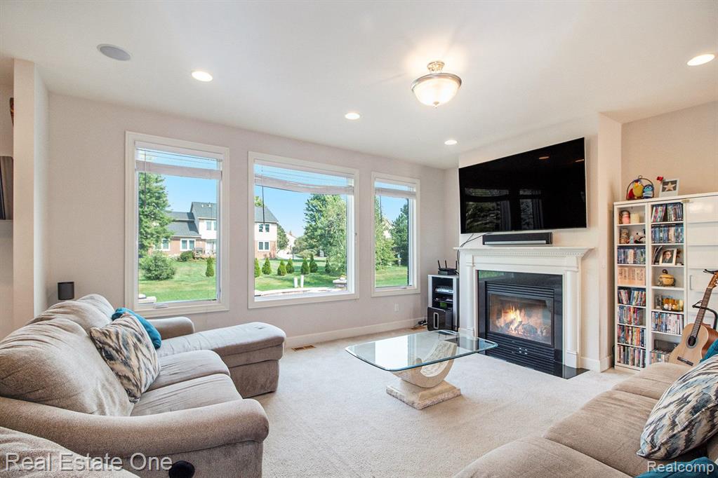 47466 VALENCIA Circle, Novi, MI — Photo 18