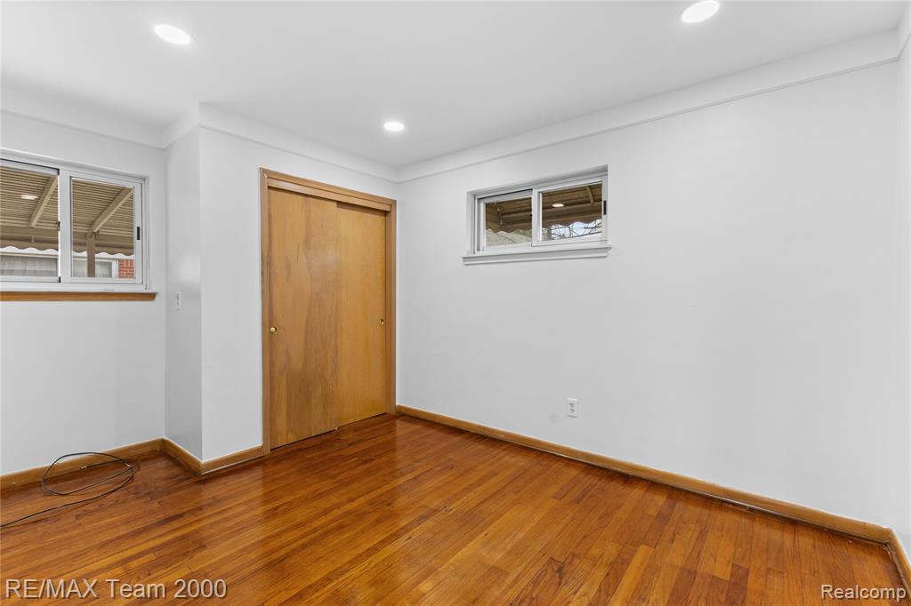 8551 Rockland Street, Dearborn Heights, MI 48127 — Photo 24