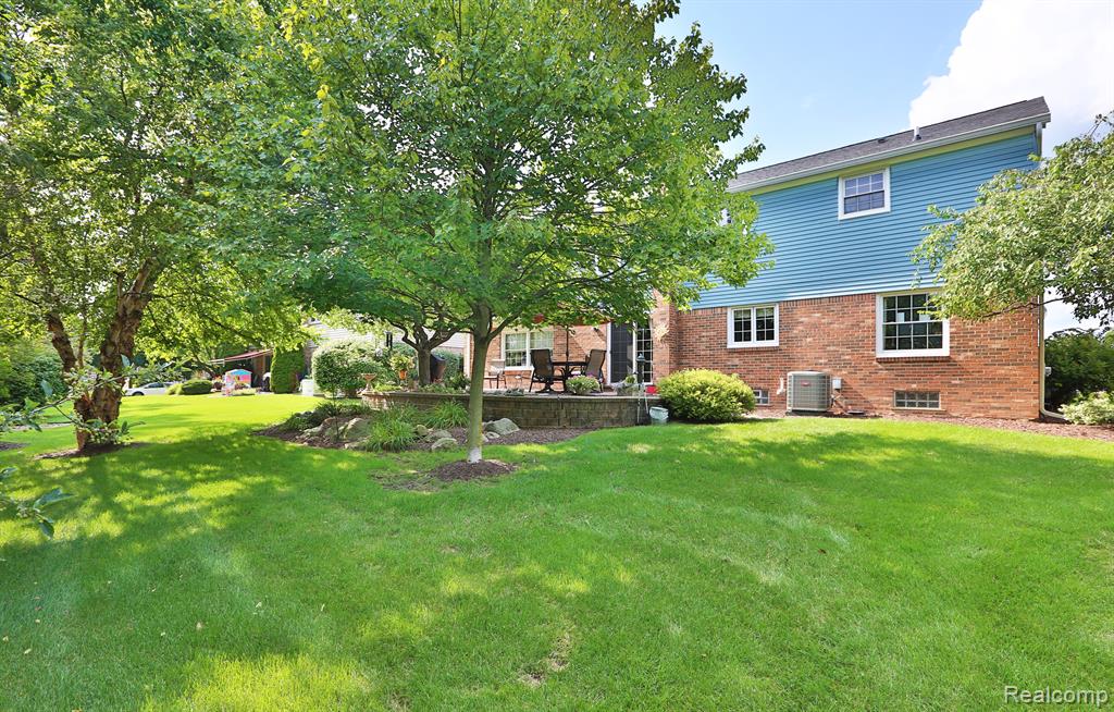 41001 RAYBURN Drive, Northville, MI 48168 — Photo 28
