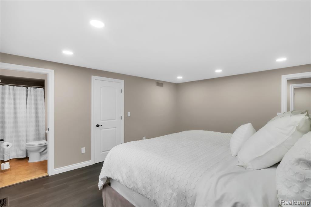 6880 Brookshire Drive, Canton, MI 48187 — Photo 27