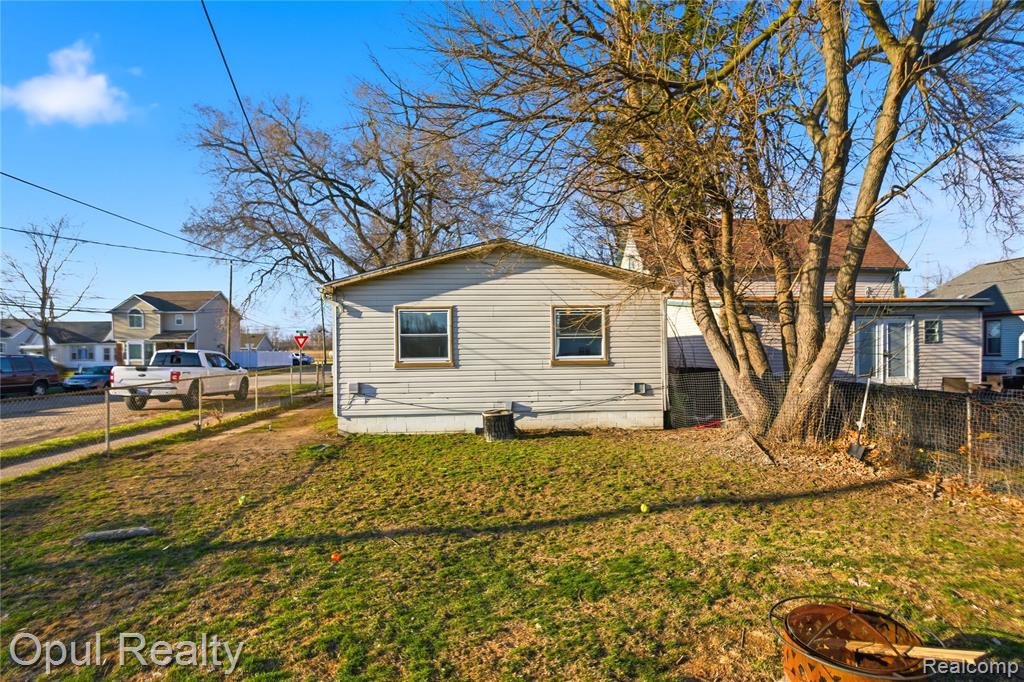 11571 Grant Street, Riverview, MI 48193 — Photo 24