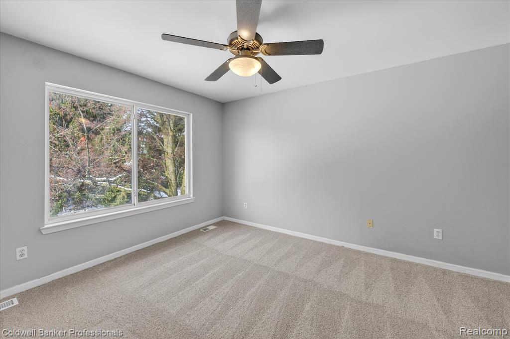 639 Andover Woods Drive, Fenton, MI 48430 — Photo 15