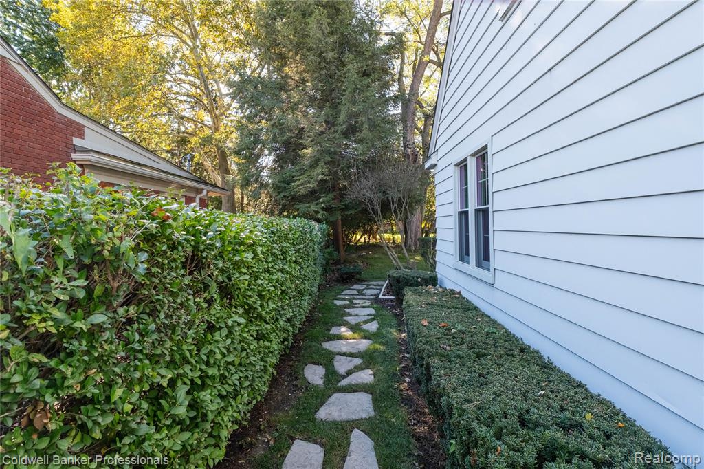 499 Sunningdale Drive, Grosse Pointe Woods, MI 48236 — Photo 52