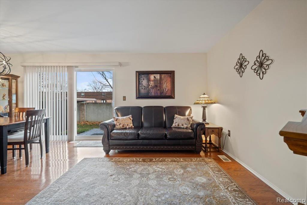 1818 SHIRE, Royal Oak, MI 48073 — Photo 12