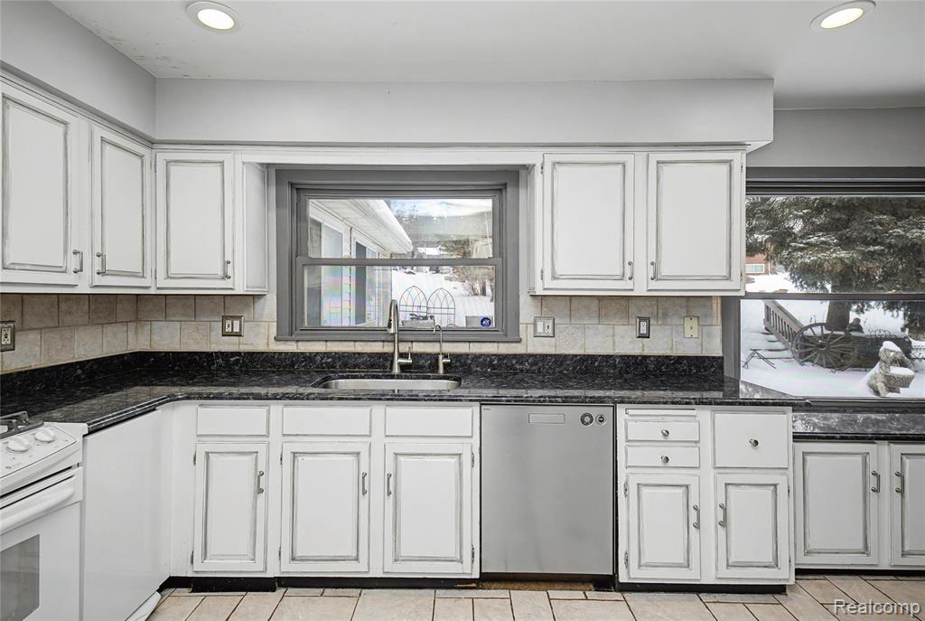 6380 Wellesley Terrace, Clarkston, MI — Photo 10