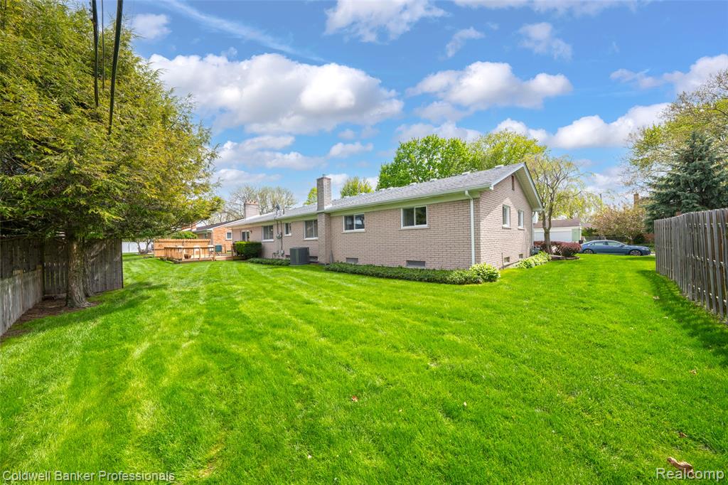 23305 N Rosedale Court, Saint Clair Shores, MI 48080 — Photo 34