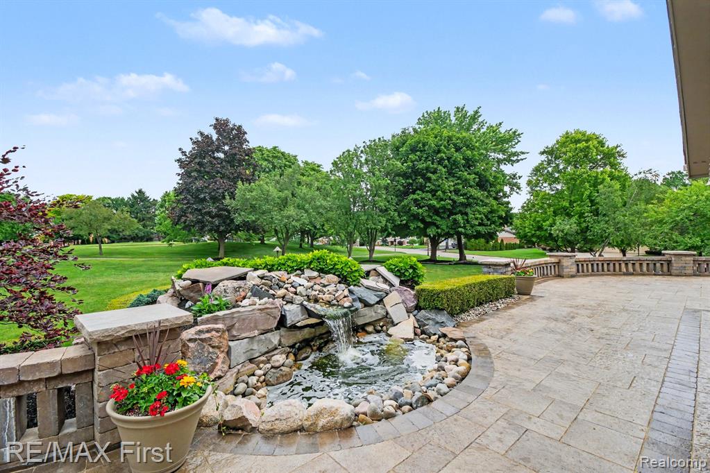 601 Brookwood Lane E, Rochester Hills, MI 48309 — Photo 29