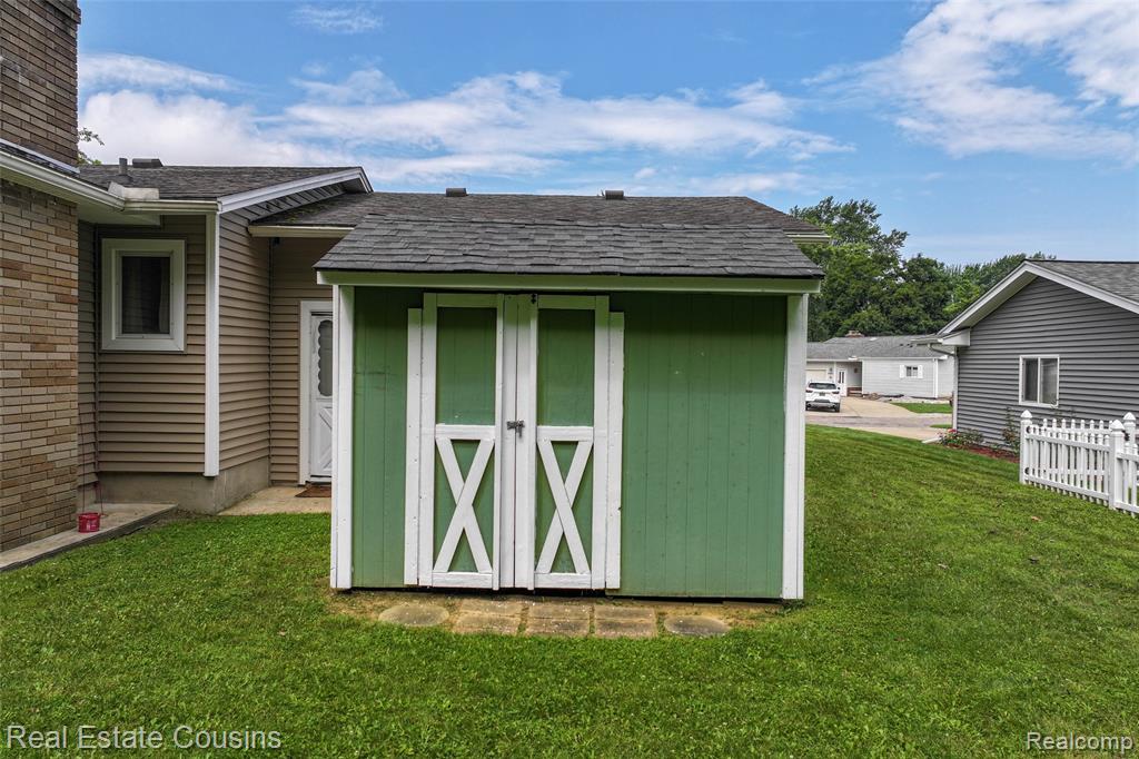 8419 Belle Bluff Drive, Grand Blanc, MI 48439 — Photo 27