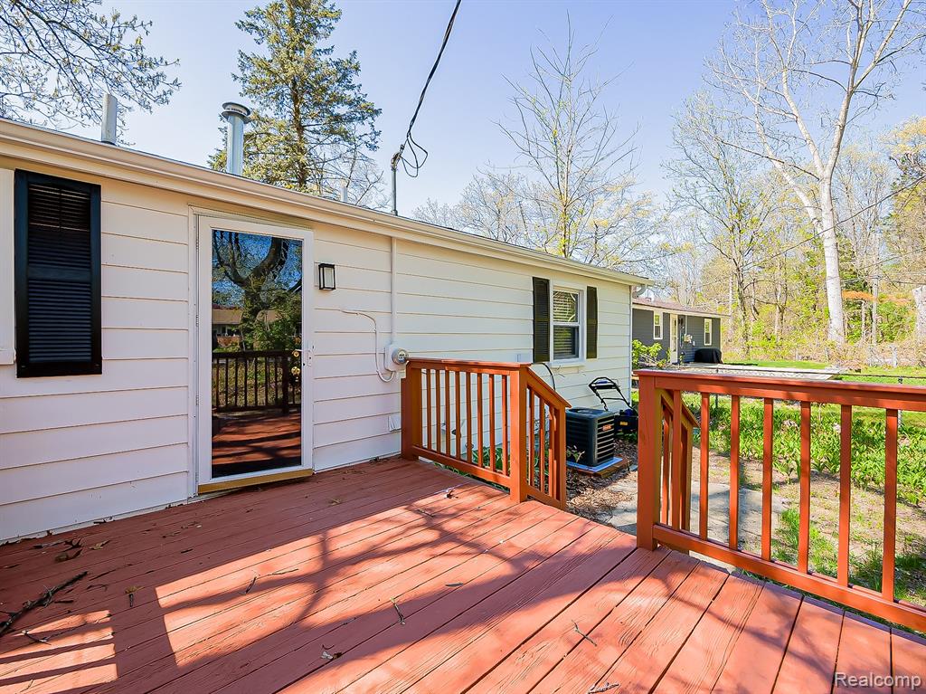 9650 Cooley Lake Road, White Lake, MI — Photo 25