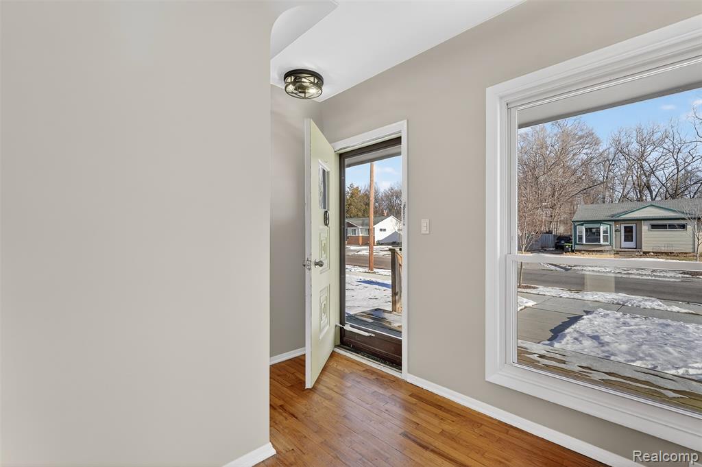 735 Elmwood Drive, Fenton, MI 48430 — Photo 5