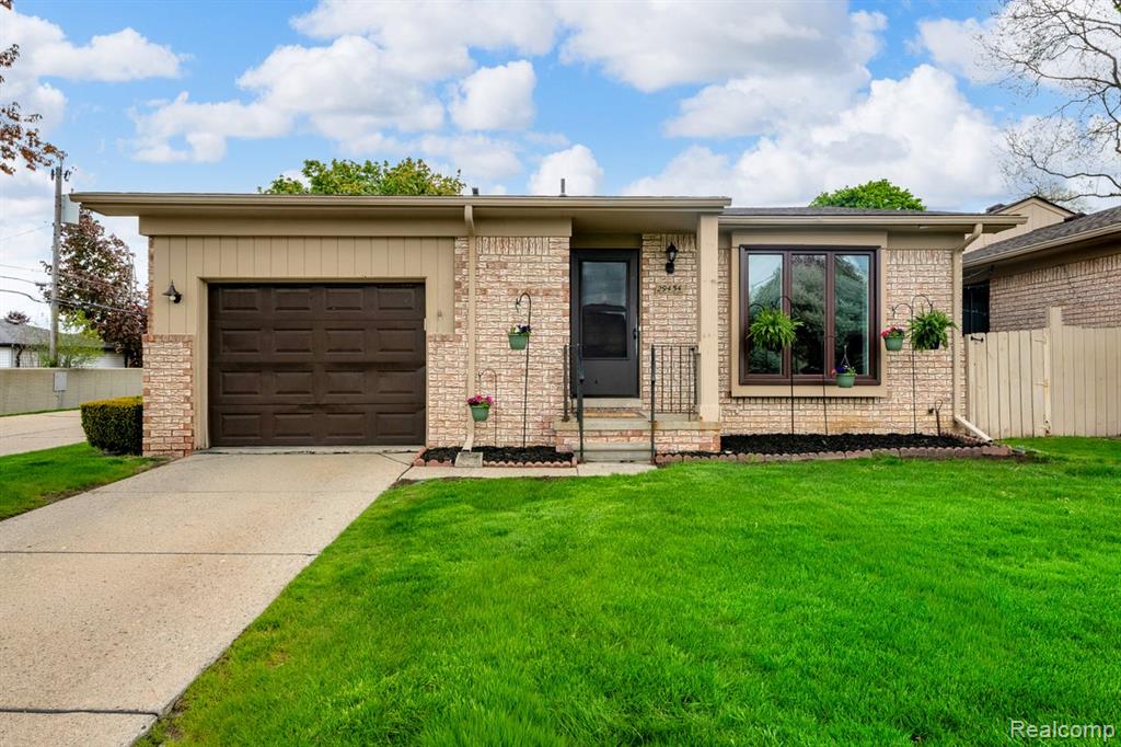 29454 Scarborough Drive, Warren, MI 48088