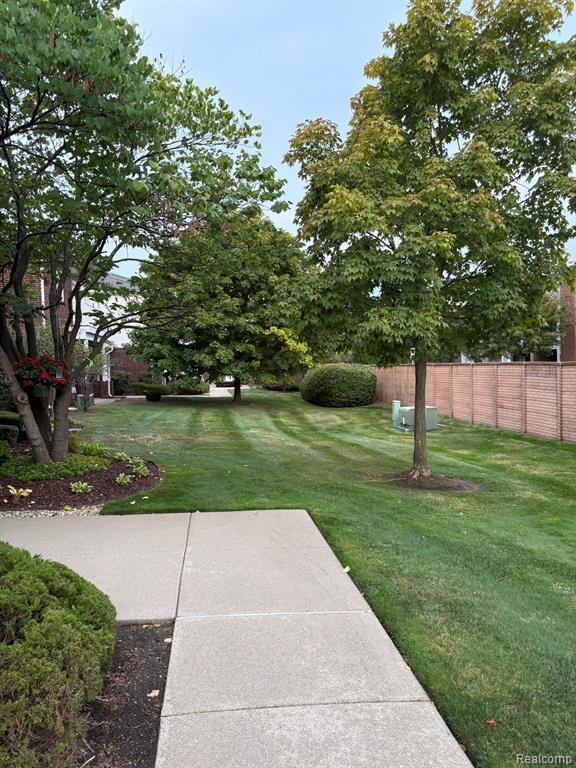 5572 Acorn Lane, 72, Sterling Heights, MI 48314 — Photo 3