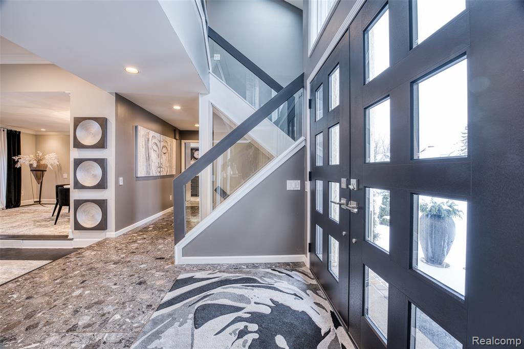 5292 Pond Bluff Drive, West Bloomfield, MI 48323 — Photo 9