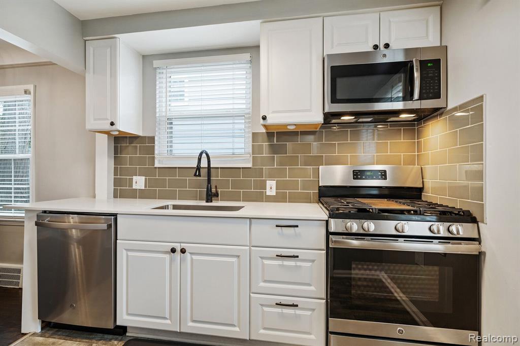 822 N GAINSBOROUGH Avenue, Royal Oak, MI 48067 — Photo 10
