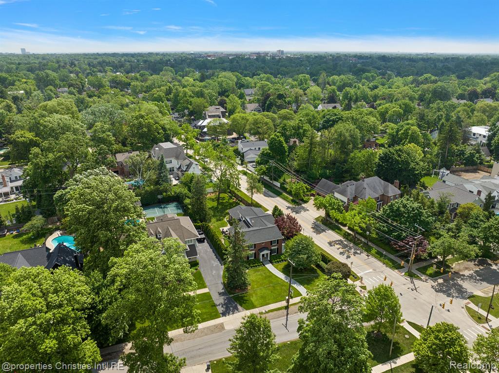 908 CHESTERFIELD Avenue, Birmingham, MI 48009 — Photo 58