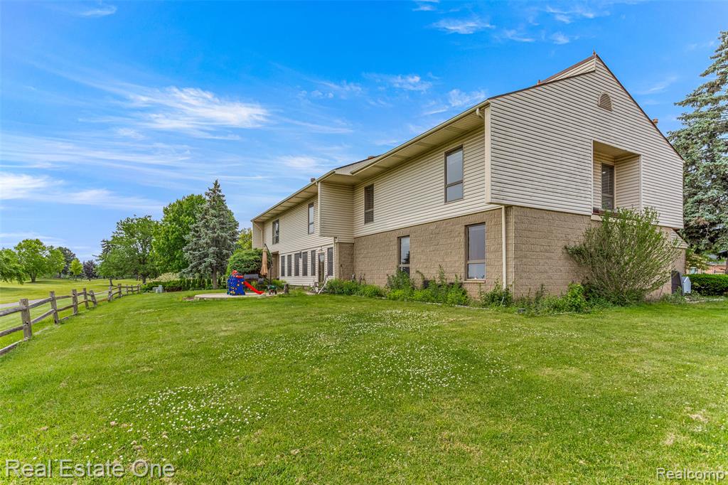 18191 Country Club Circle, Riverview, MI 48193 — Photo 55
