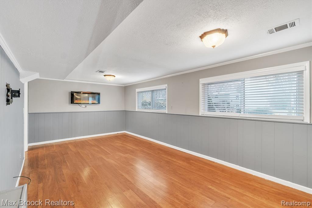 978 PANORAMA Drive, Milford, MI 48381 — Photo 11