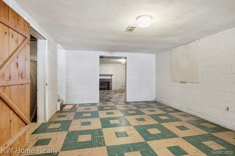 18635 San Diego Boulevard, Lathrup Village, MI 48076 — Photo 24