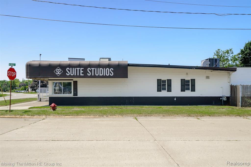 573 E Huron River Drive, Belleville, MI 48111 — Photo 4
