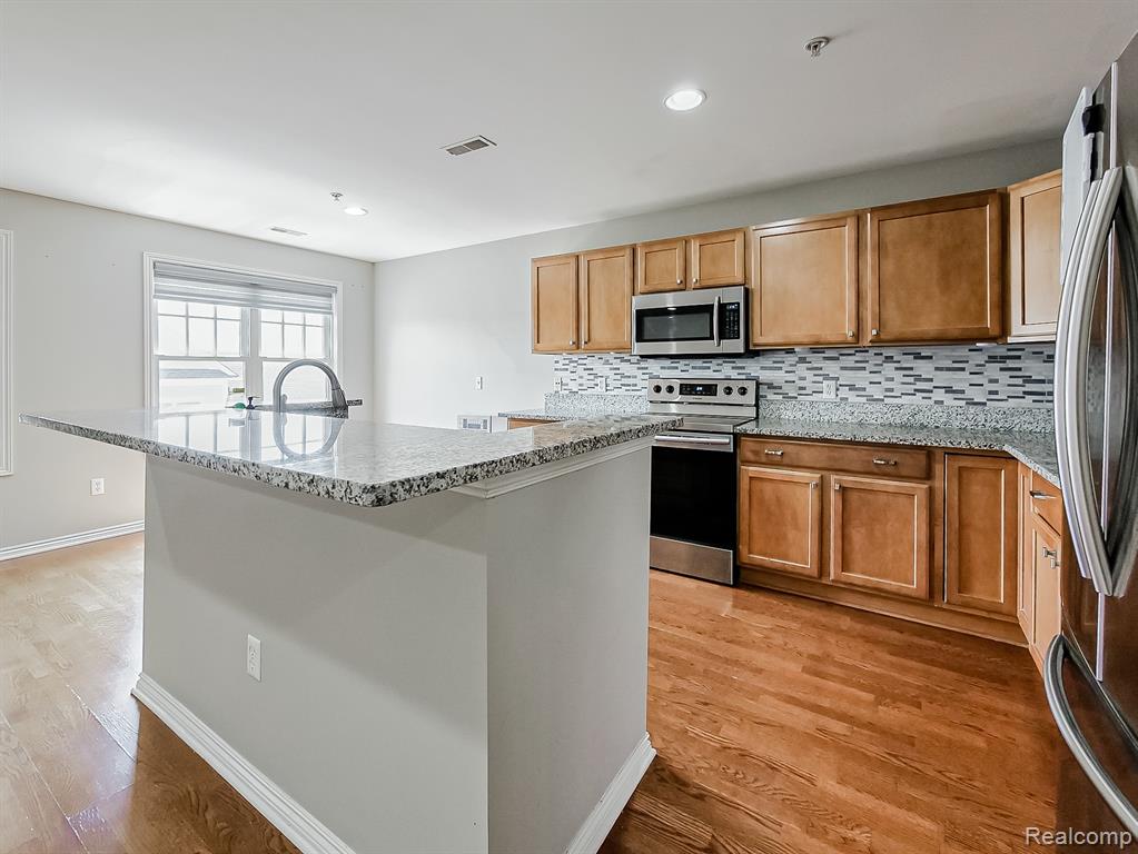 50107 Harding Street, Canton, MI 48188 — Photo 9