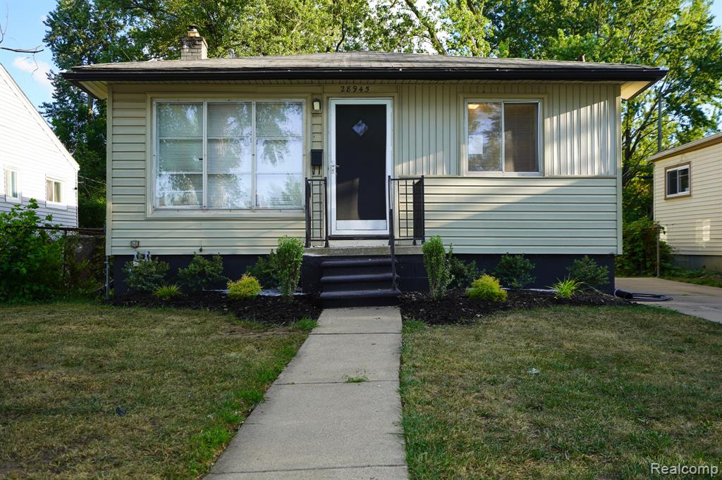 28945 Oakwood Street, Inkster, MI 48141