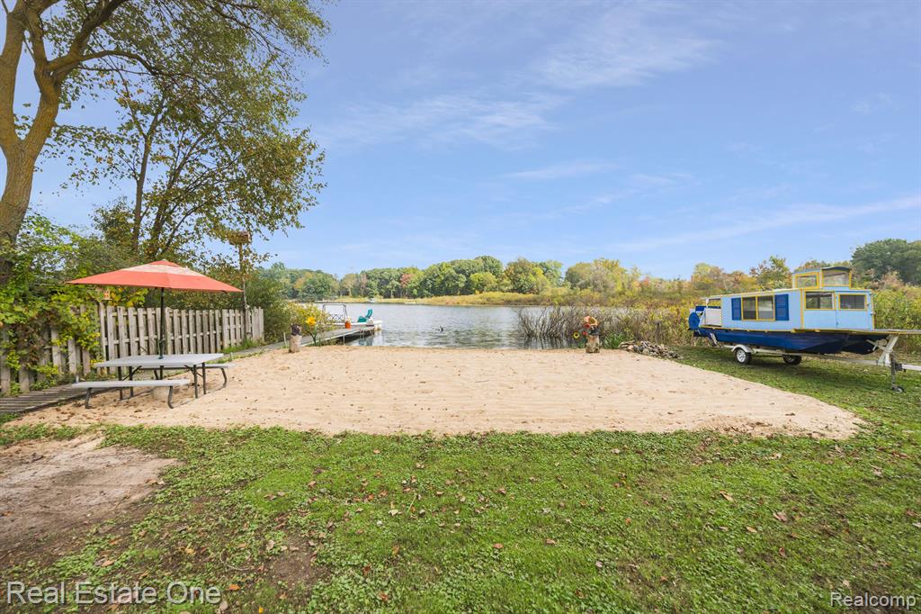 200 E CANYON Drive, Milford, MI 48380 — Photo 51