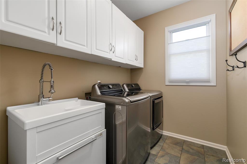 4617 Waterbury Drive, Clarkston, MI 48348 — Photo 32