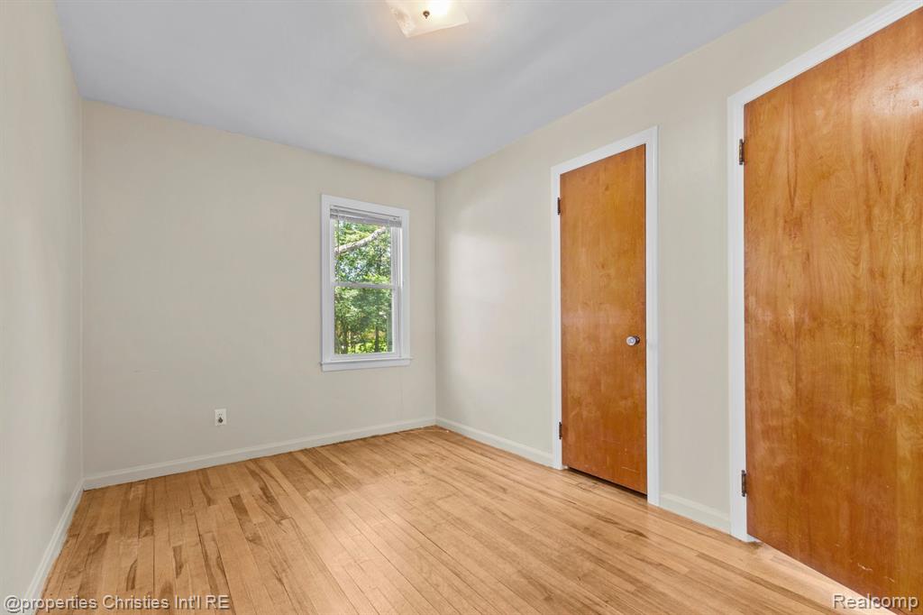8442 HAZELTON Street, Dearborn Heights, MI 48127 — Photo 10