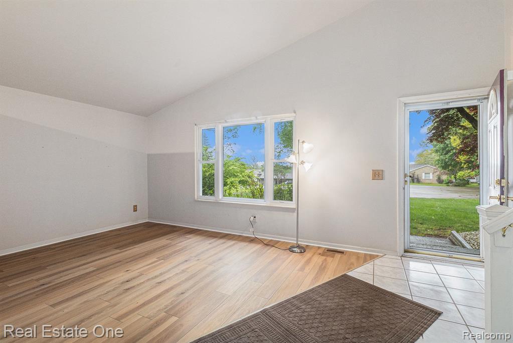 8830 SKYLANE Drive, Brighton, MI 48114 — Photo 4