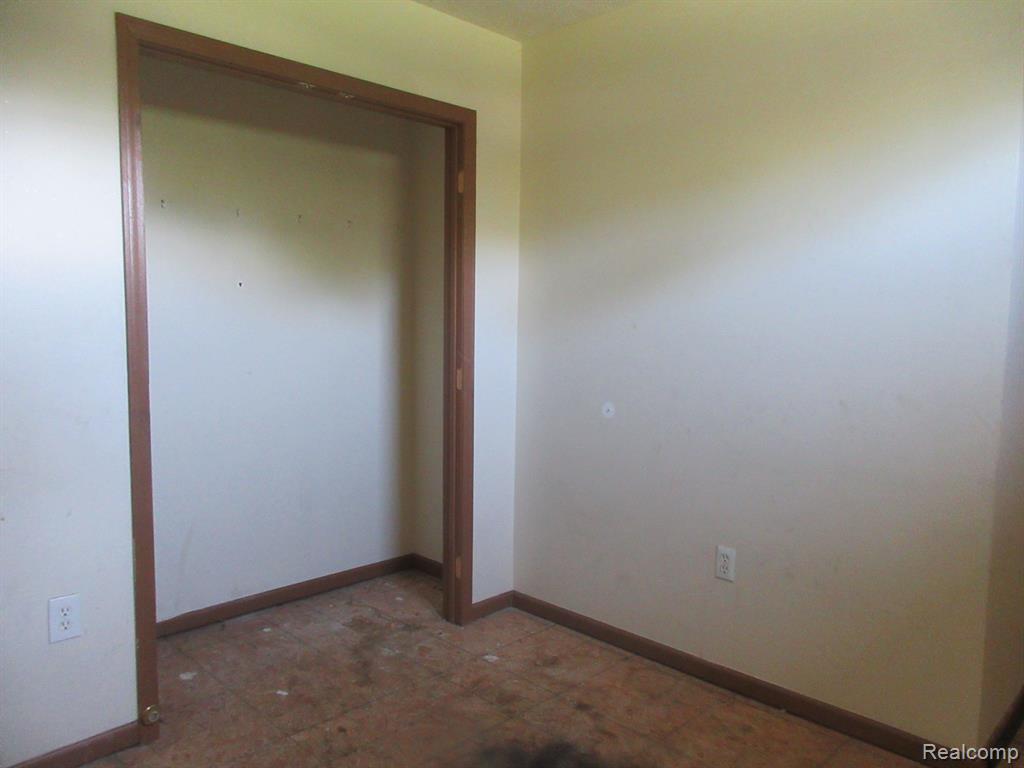 4010 HARDING Street, Detroit, MI 48214 — Photo 10