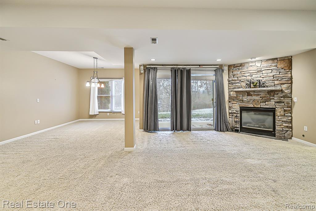 941 PERSIMMON Drive, Brighton, MI 48116 — Photo 28