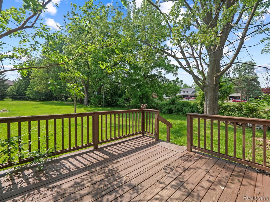 43667 DEQUINDRE Road, Troy, MI 48085 — Photo 20