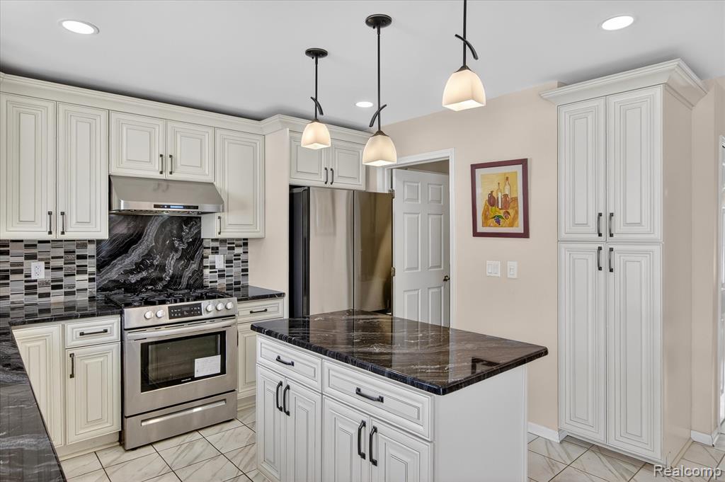 6857 Bridgemont Drive, Canton, MI 48187 — Photo 25
