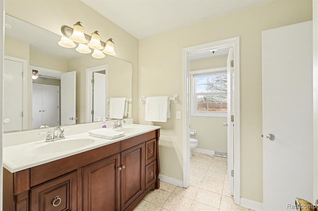 5113 Candlewood Drive, Grand Blanc, MI 48439 — Photo 24