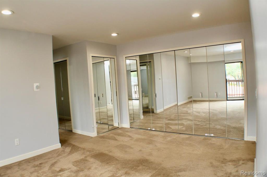 30060 W 12 MILE Road, 94, Farmington Hills, MI 48334 — Photo 3
