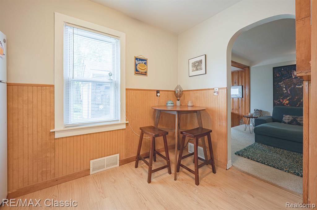 406 COMMON Street, Walled Lake, MI 48390 — Photo 13