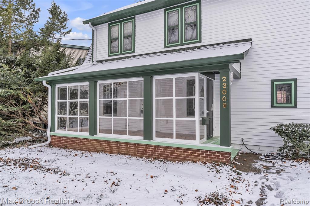 23009 Maple Avenue, Farmington, MI 48336 — Photo 4